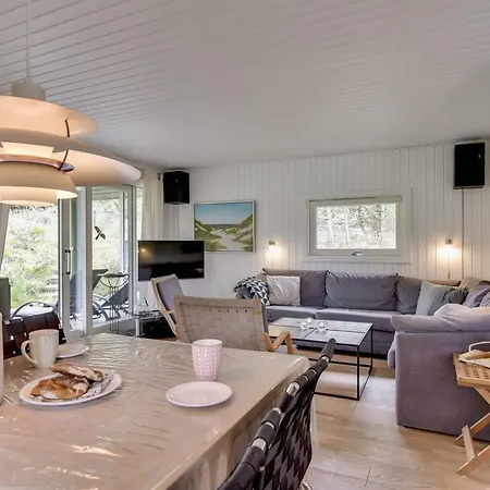 Tjordis - 600m To The Fjord By Interhome