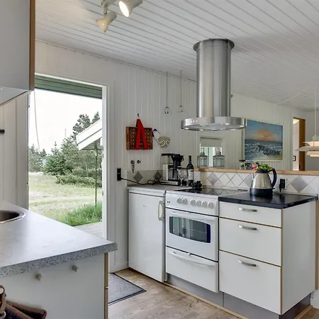 Tjordis - 600m To The Fjord By Interhome